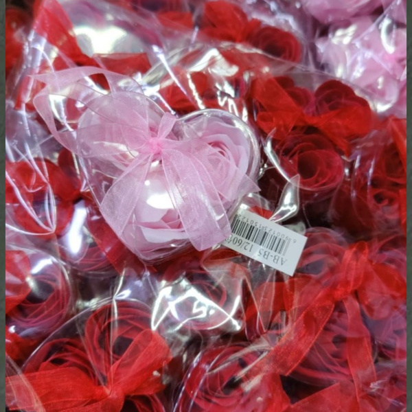 Набор подарочный: Мыльные розы в коробочке сердце с бантом. Цвет MIX. Коробочка пластик